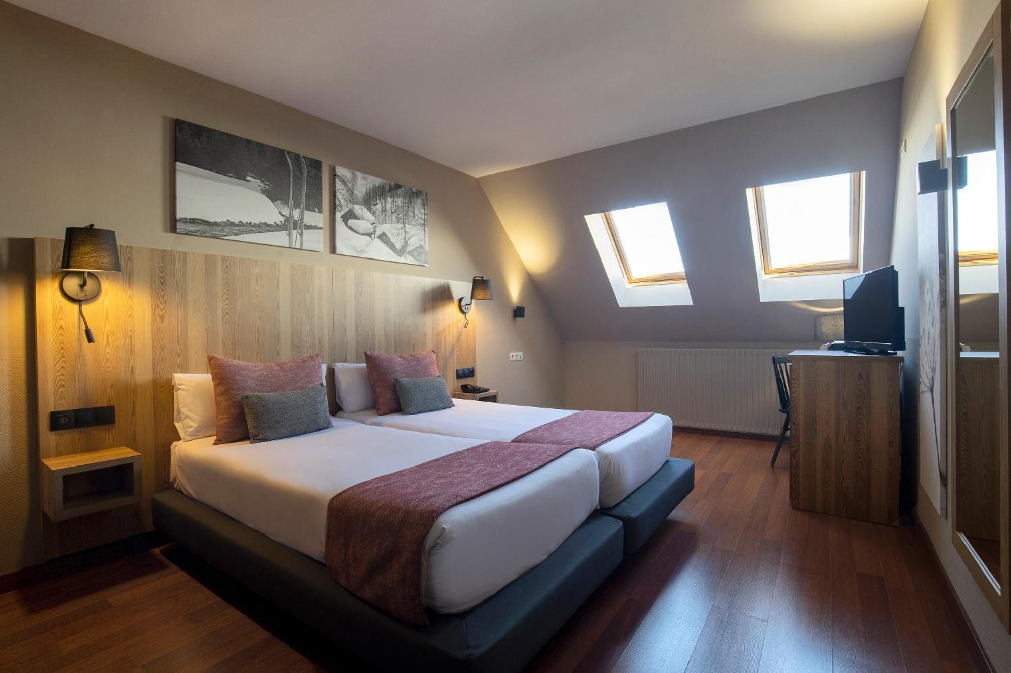 Standard Double Room,1765572249:JPEG